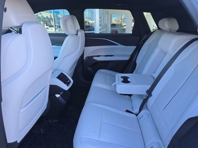 2024 Cadillac LYRIQ Luxury 1