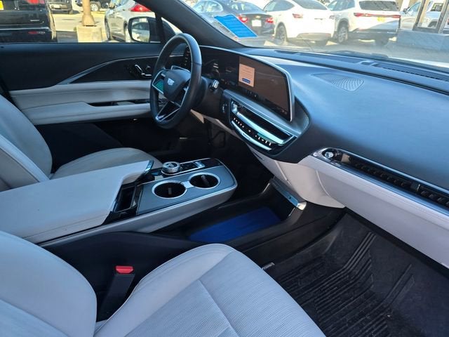 2024 Cadillac LYRIQ Luxury 1