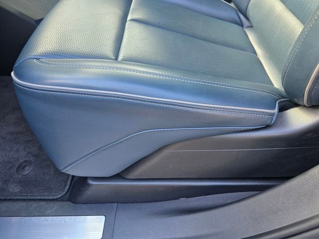 2025 Cadillac ESCALADE IQ Luxury 2