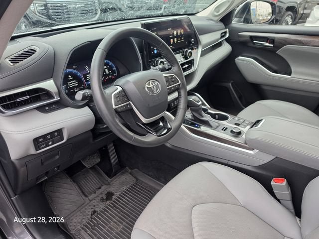 2024 Toyota Highlander LE