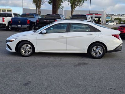 2024 Hyundai Elantra SE