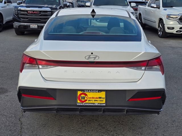 2024 Hyundai Elantra SE