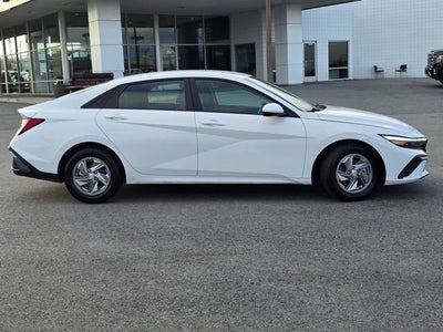 2024 Hyundai Elantra SE