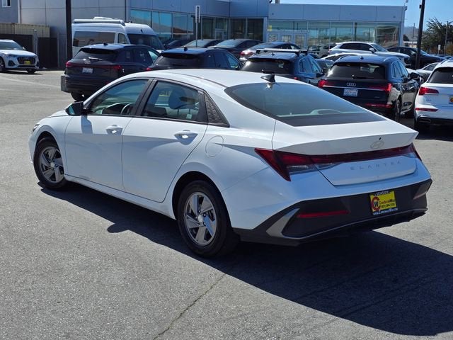 2024 Hyundai Elantra SE