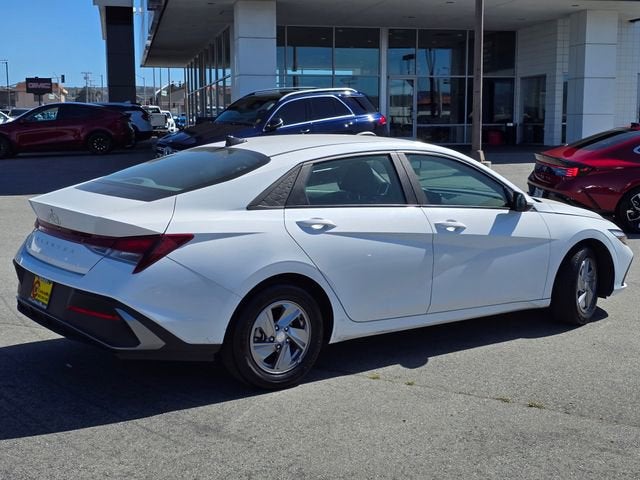 2024 Hyundai Elantra SE